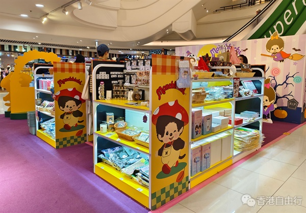 香港萬圣狂歡 Monchhichi萌趣萬圣節(jié) × 療愈秋期間限定店，打造奇幻家居體驗